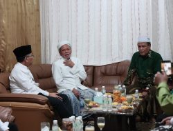 Ketum PBNU Gus Yahya Sowan ke Pengasuh Ponpes Miftahul Ulum Panyepen Pamekasan