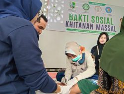 Yayasan Pamekasan Sehat Bersih Barokah Khitan Gratis 32 Anak di Kamondung