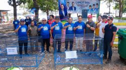 Partai Demokrat Pamekasan Serahkan Bantuan Tempat Sampah untuk Pengelola Wisata Jumiang