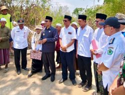 Anggota DPRD Fraksi Demokrat Dampingi Bupati Pamekasan Tinjau Swadaya Perbaikan Jembatan